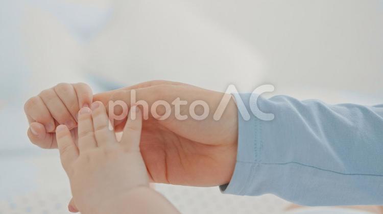 手を掴む赤ちゃんの手 手,指,握るの写真素材
