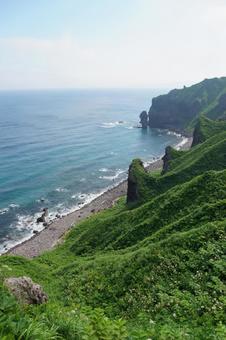 神威岬　水無しの立岩 神威岬,水無しの立岩,念仏トンネルの写真素材