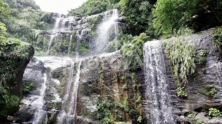 沖縄県八重山諸島西表島のユツン三段の滝 ユツン,三段,滝の写真素材