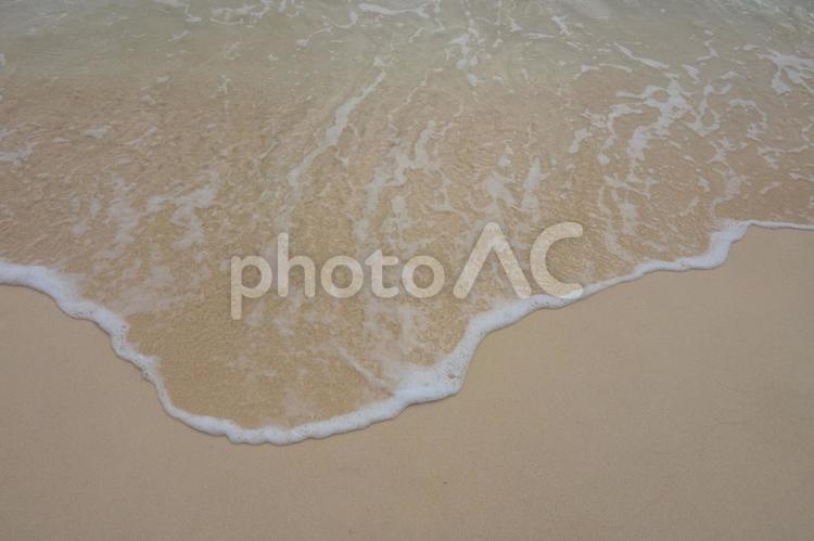 宮古島の青い海と空 宮古島,宮古ブルー,波打ち際の写真素材