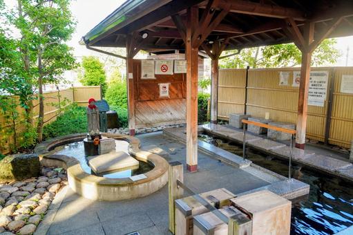 松江しんじ湖温泉駅前の足湯 松江しんじ湖温泉駅前の足湯 温泉,松江しんじ湖温泉駅,足湯の写真素材
