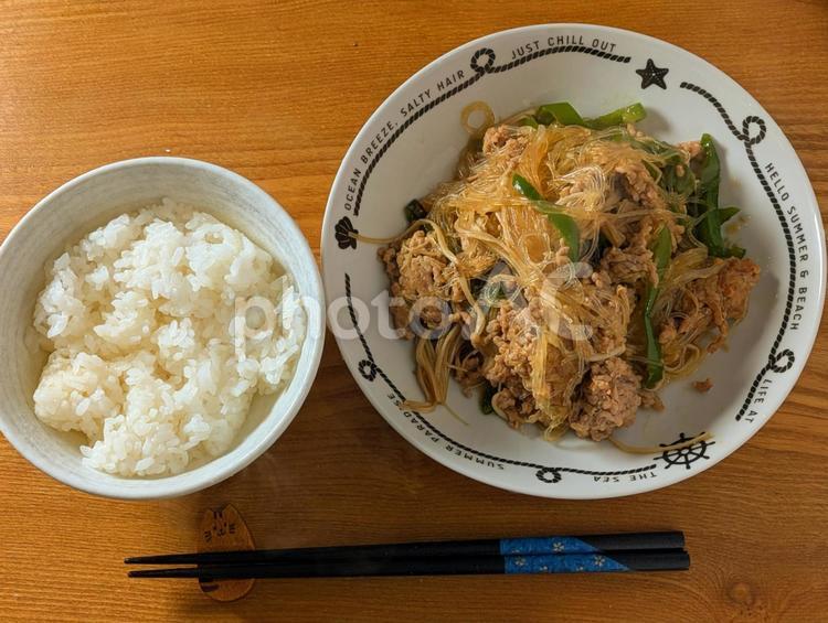 献立 ひきにく,ミンチ,肉の写真素材
