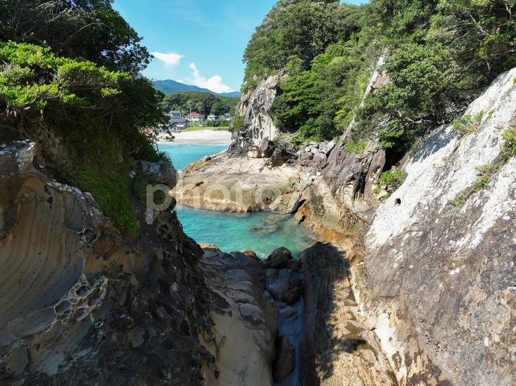 高知県土佐清水市　竜串海岸の風景 竜串海岸,岩場,奇岩の写真素材