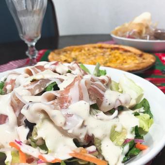 クリスマスパーティーのサラダ クリスマスチキン,クリスマス,パーティーの写真素材