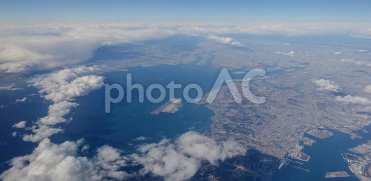 空から見た地上（伊勢湾上空） 俯瞰,鳥瞰,飛行機の写真素材