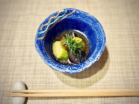 青い食器に盛られたナスの煮浸し 青い食器に盛られたナスの煮浸し 食べ物,食事,料理の写真素材