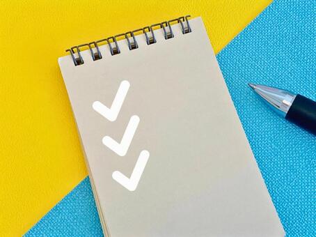 やることリストを作る チェックリスト,メモ帳,リストの写真素材