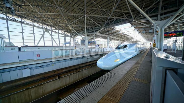 新幹線さくら 新幹線さくら 新幹線,さくら,駅のホームの写真素材