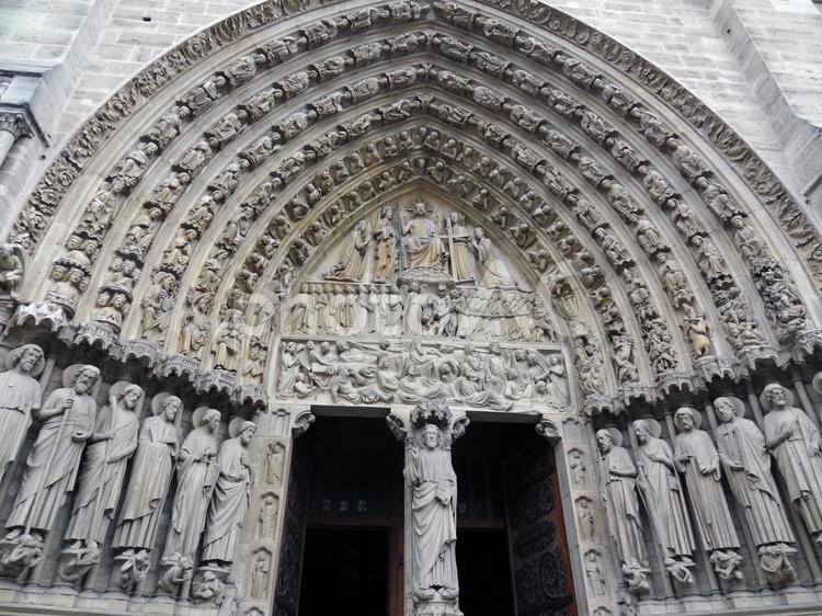 パリ　ノートルダム大聖堂　最後の審判のポ フランス,パリ,ノートルダム大聖堂の写真素材