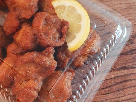 パック入り唐揚げ 唐揚げ,レモン,鶏肉の写真素材