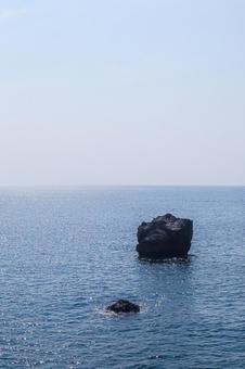 可愛らしい岩たち 夏,海,海岸の写真素材