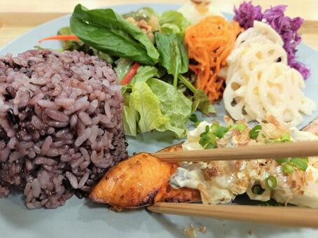 五穀米のワンプレートランチ ワンプレート,ランチ,五穀米の写真素材