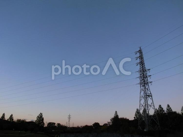 鉄塔がある風景 鉄塔,送電線,電線の写真素材