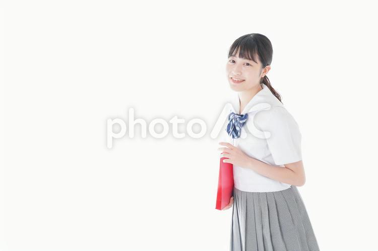 笑顔の制服を着た女子学生 高校生,校則,表情の写真素材