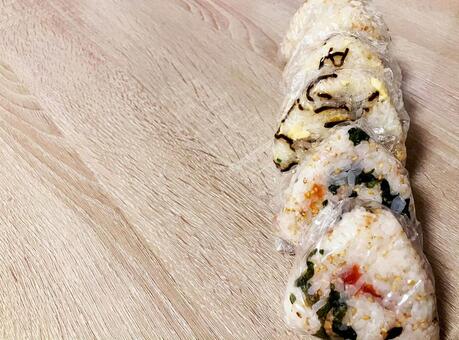 手作りおにぎりの作り置きストック おにぎり,手作り,作り置きの写真素材