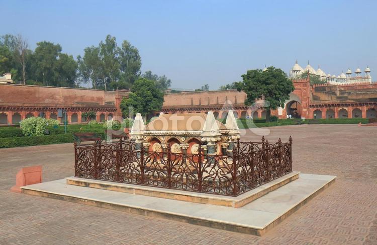 インド　アグラの歴史的建造物　アグラフォート アグラ,インド,アグラフォートの写真素材