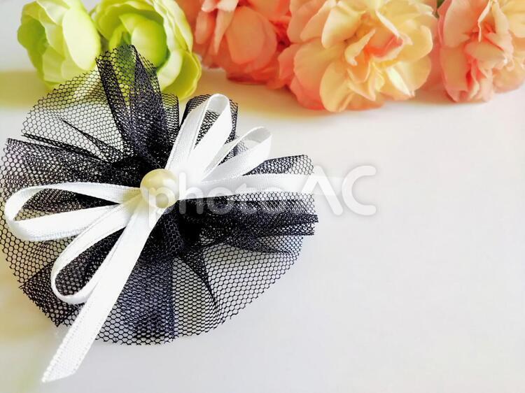 レースのヘアアクセサリーと花 リボン,レース,アクセサリーの写真素材