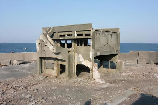 廃墟となった軍艦島の建物 廃墟となった軍艦島の建物 軍艦島,端島,炭鉱の写真素材