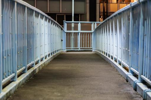 夜の歩道橋 夜の歩道橋 歩道橋,都会,東京の写真素材