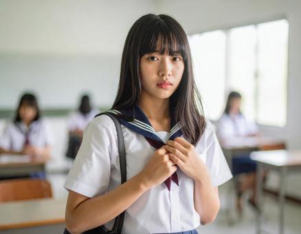 教室に立つ真剣な表情の女子高生 教室に立つ真剣な表情の女子高生の写真