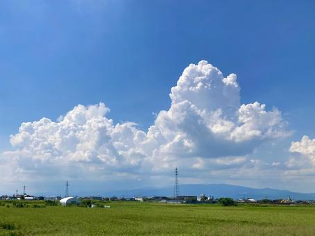 夏の日の入道雲 夏の日の入道雲の写真
