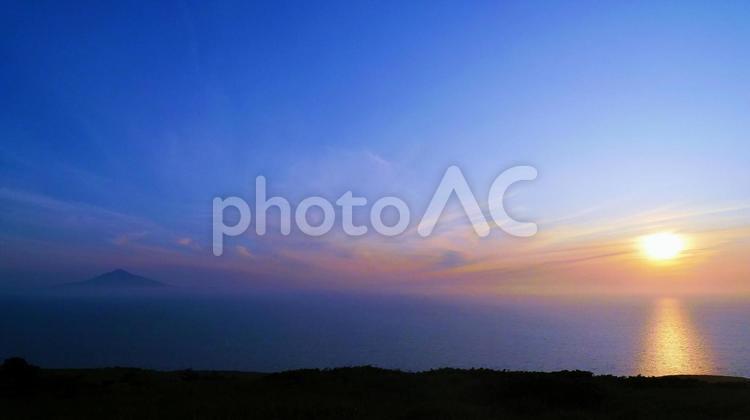 夕刻の利礼の丘風景 利礼の丘,北海道,稚内の写真素材