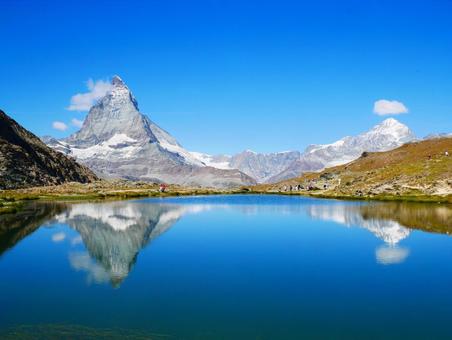 逆さマッターホルン 絶景,風景,バカンスの写真素材