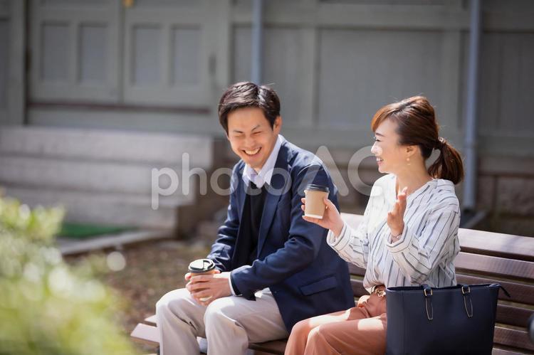 カジュアルビジネスの会社員 楽しい,面白い,夫婦の写真素材