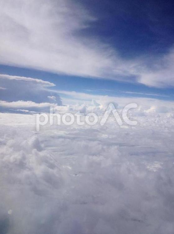 雲の上の世界 自然,空,何人もありませんの写真素材