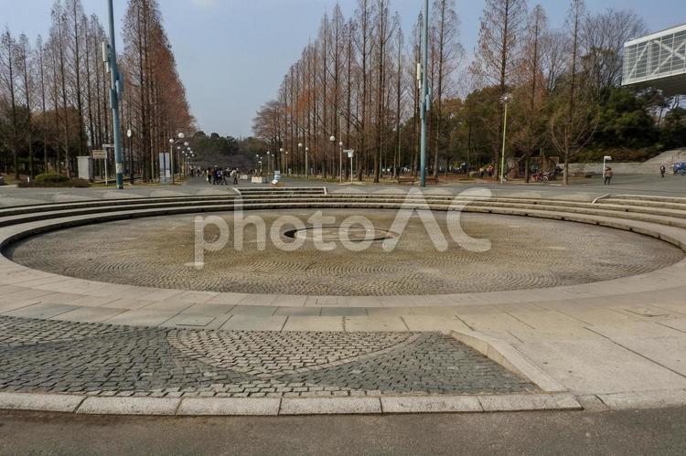 冬の公園の噴水 サークル,公園,冬の写真素材