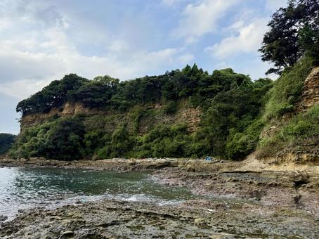 山口県彦島 竹ノ子島の磯辺 山口県彦島 竹ノ子島の磯辺 瀬戸内海,関門海峡,雲の写真素材