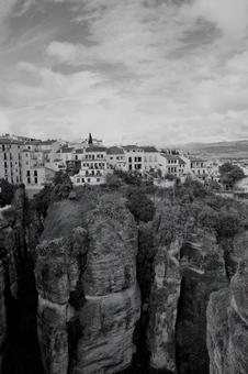 崖の上の街（白黒） 崖の上の街,絶壁,街の写真素材