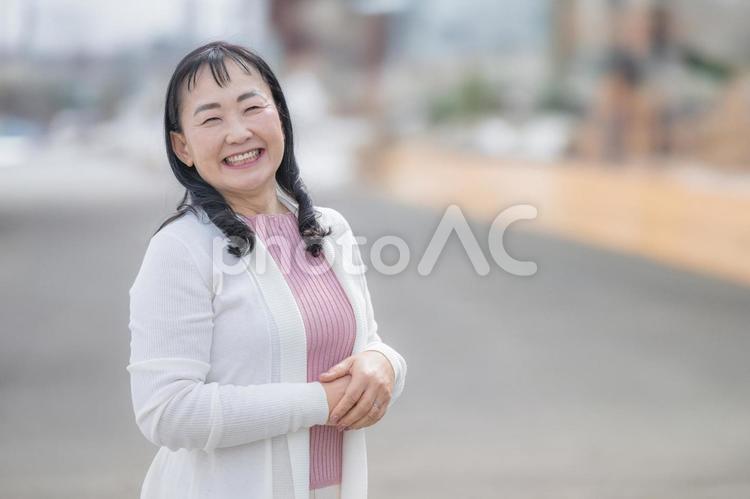 笑顔のアクティブシニア世代 笑顔,微笑み,女性の写真素材