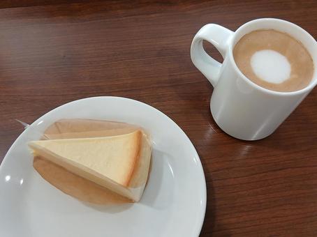 チーズケーキとソイラテHOT チーズケーキとソイラテHOT チーズケーキ,チーズ,スイーツの写真素材