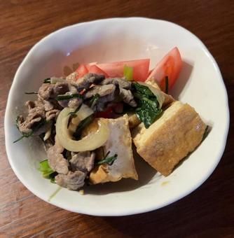 牛肉の中華炒めにトマトの取り皿 2 牛肉の中華炒めにトマトの取り皿 2 夕食,牛肉,中華炒めの写真素材