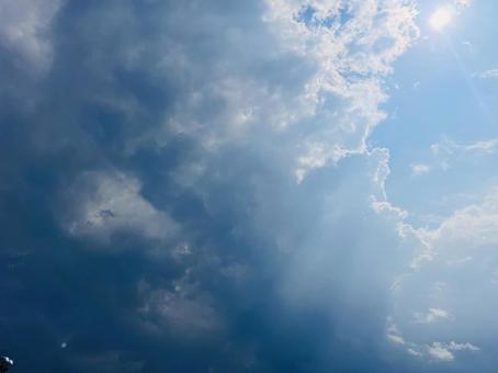 雲間から差し込む光 雲間から差し込む光の写真