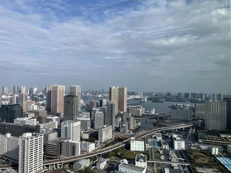 高輪ゲートウェイシティからのお台場の景色 高輪ゲートウェイシティ,お台場,レインボーブリッジの写真素材