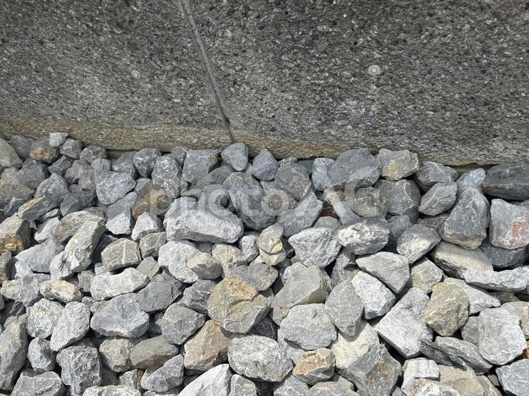 敷き詰められたグレーの砕石 石,砕石,グレーの写真素材