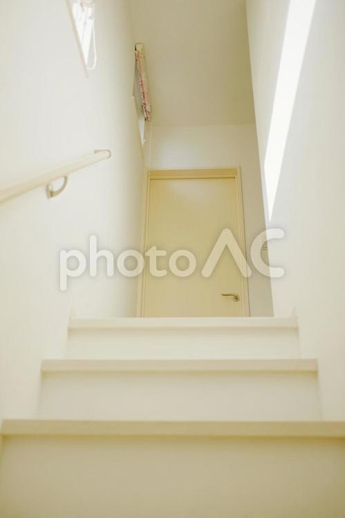 階段から見たドア 階段,ドア,室内の写真素材