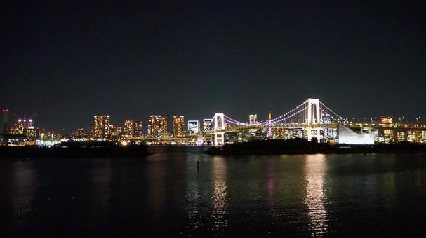 お台場の夜景・レインボーブリッジ・東京都 冬,ライトアップ,レインボーブリッジの写真素材