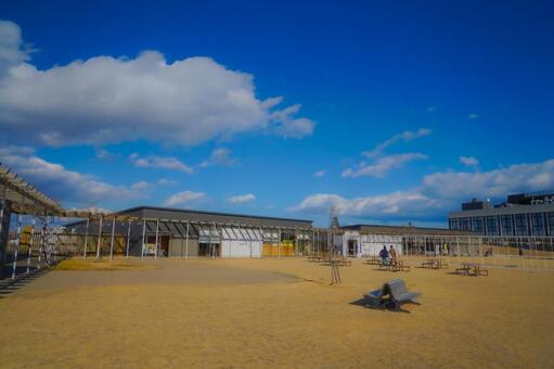 アクアイグニスの広場風景 建物,広場,青空の写真素材