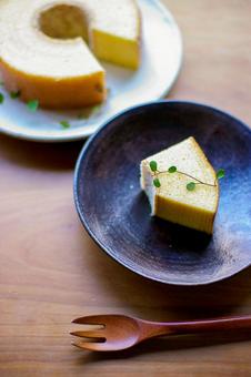 切り分けたバウムクーヘンの写真