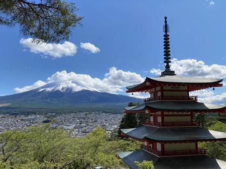 五重塔と富士山 五重塔と富士山の写真