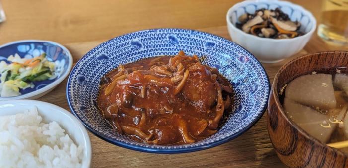 本日のお昼ご飯 本日のお昼ご飯 ハンバーグ,煮込み,トマトの写真素材