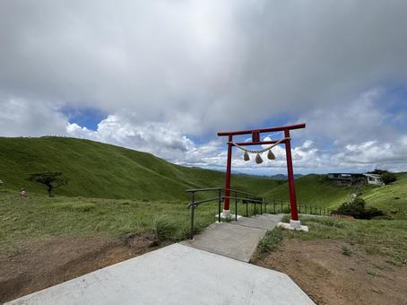 大室山山頂、お鉢巡り。 大室山山頂、お鉢巡り。の写真