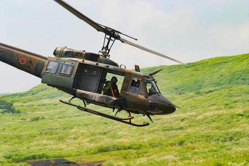 飛行中の陸上自衛隊ヘリ UH-1J 飛行中の陸上自衛隊ヘリ UH-1J 自衛隊,陸上自衛隊,ミリタリーの写真素材