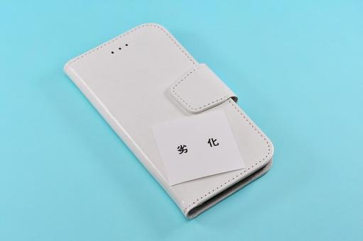 スマホが劣化しているイメージ スマホが劣化しているイメージの写真
