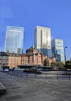 東京駅とビル群 東京駅とビル群 東京駅,東京,駅舎の写真素材