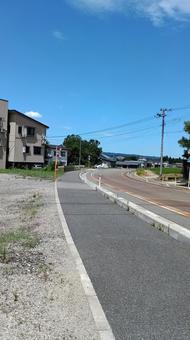 夏空の下道を歩く 道路,景観,景色の写真素材