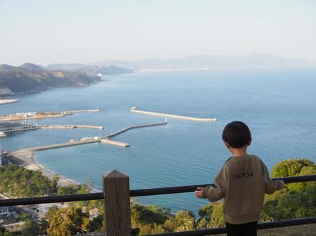 景色を眺める子ども 淡路島,海,景色の写真素材